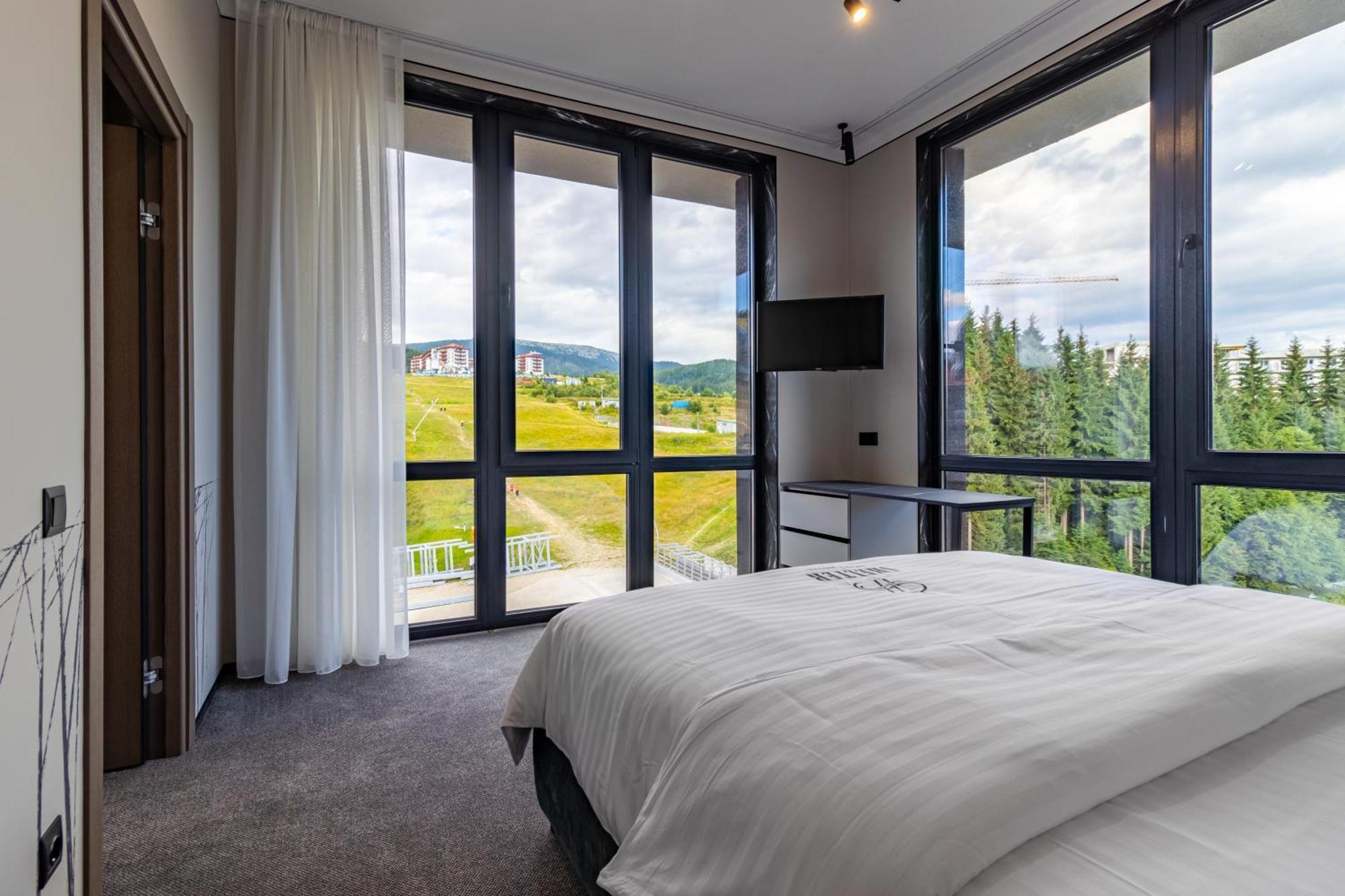 Shelter Apart Hotel Bukovel Exterior photo